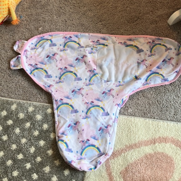 Mama Cheetah Velcro Swaddle. •lightly used •great condition - Picture 4 of 6